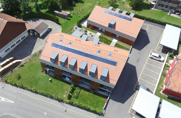 Deux bâtiments villageois d’habitation