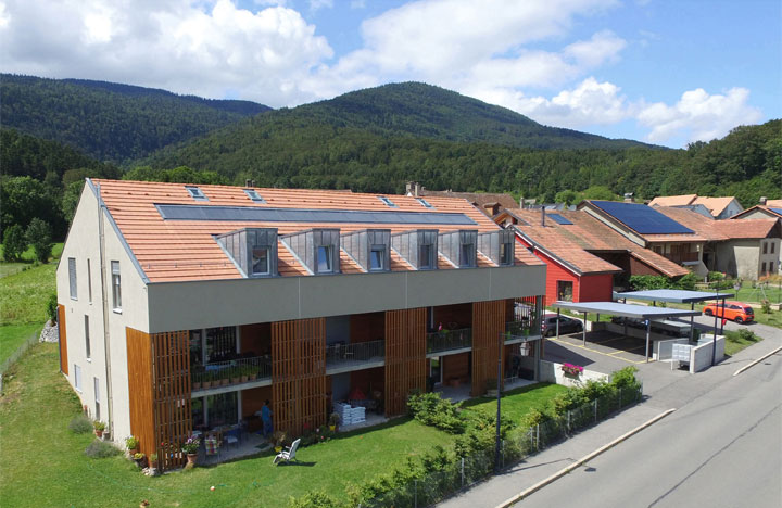 Deux bâtiments villageois d’habitation